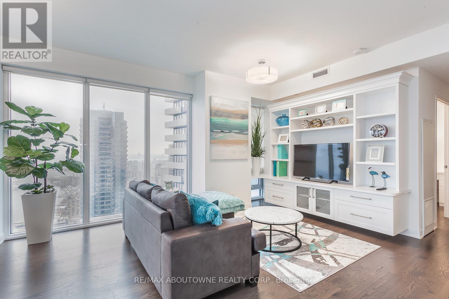 6410 - 88 Harbour Street, Toronto, Ontario  M5J 1B7 - Photo 11 - C13010422