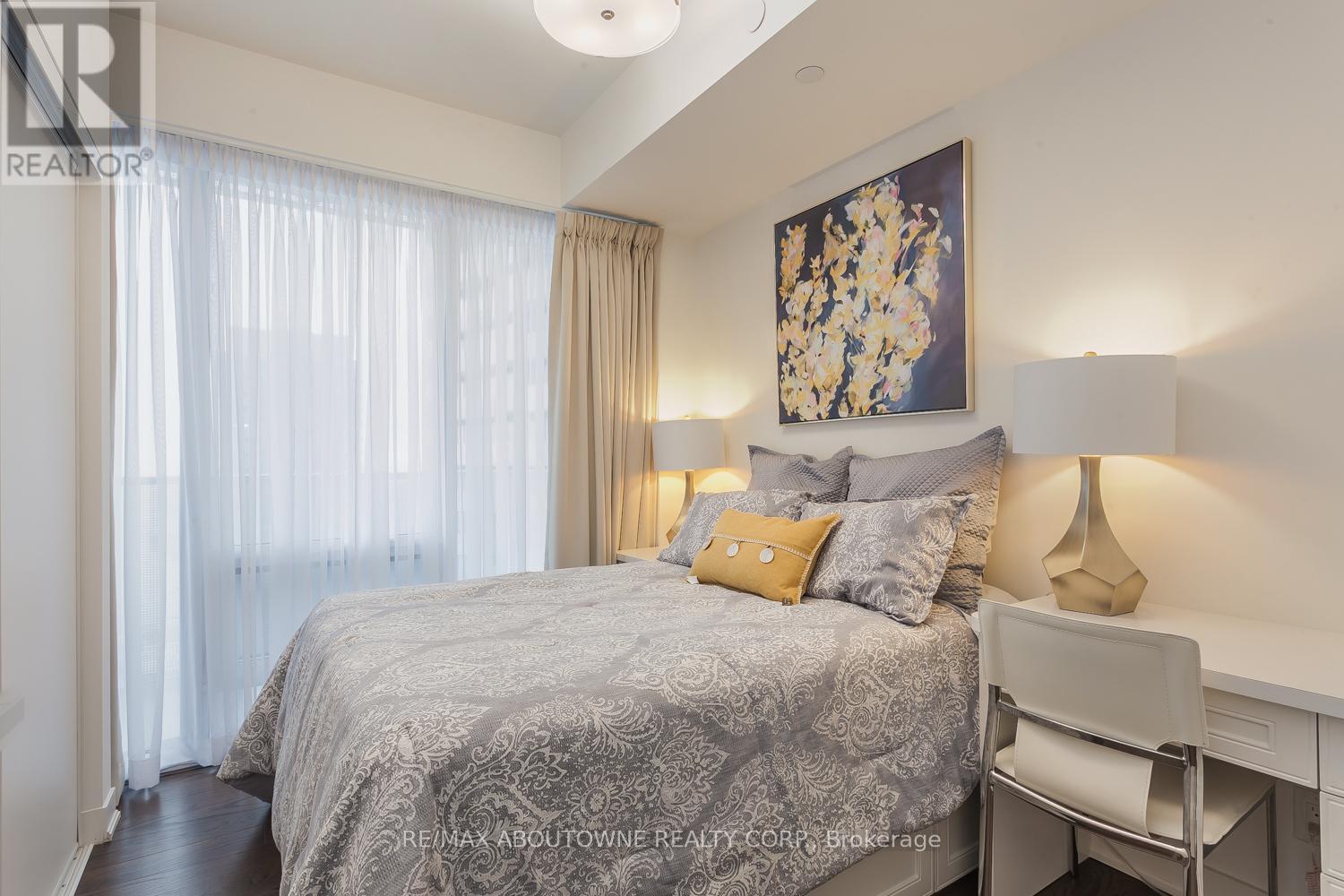 6410 - 88 Harbour Street, Toronto, Ontario  M5J 1B7 - Photo 13 - C13010422