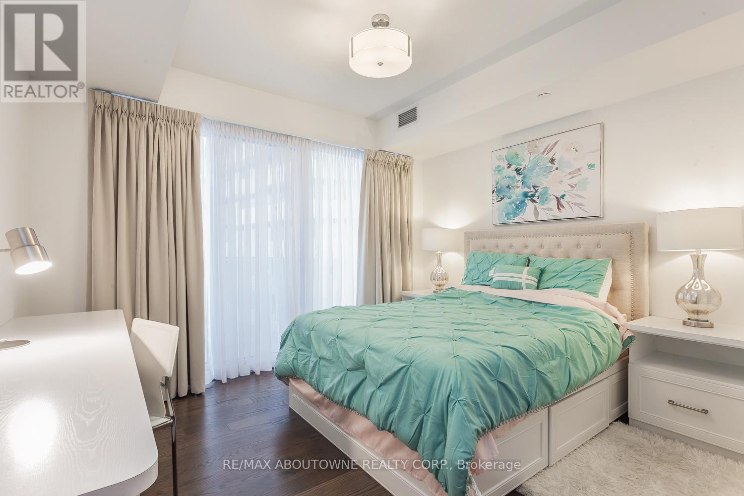 6410 - 88 Harbour Street, Toronto, Ontario  M5J 1B7 - Photo 16 - C13010422