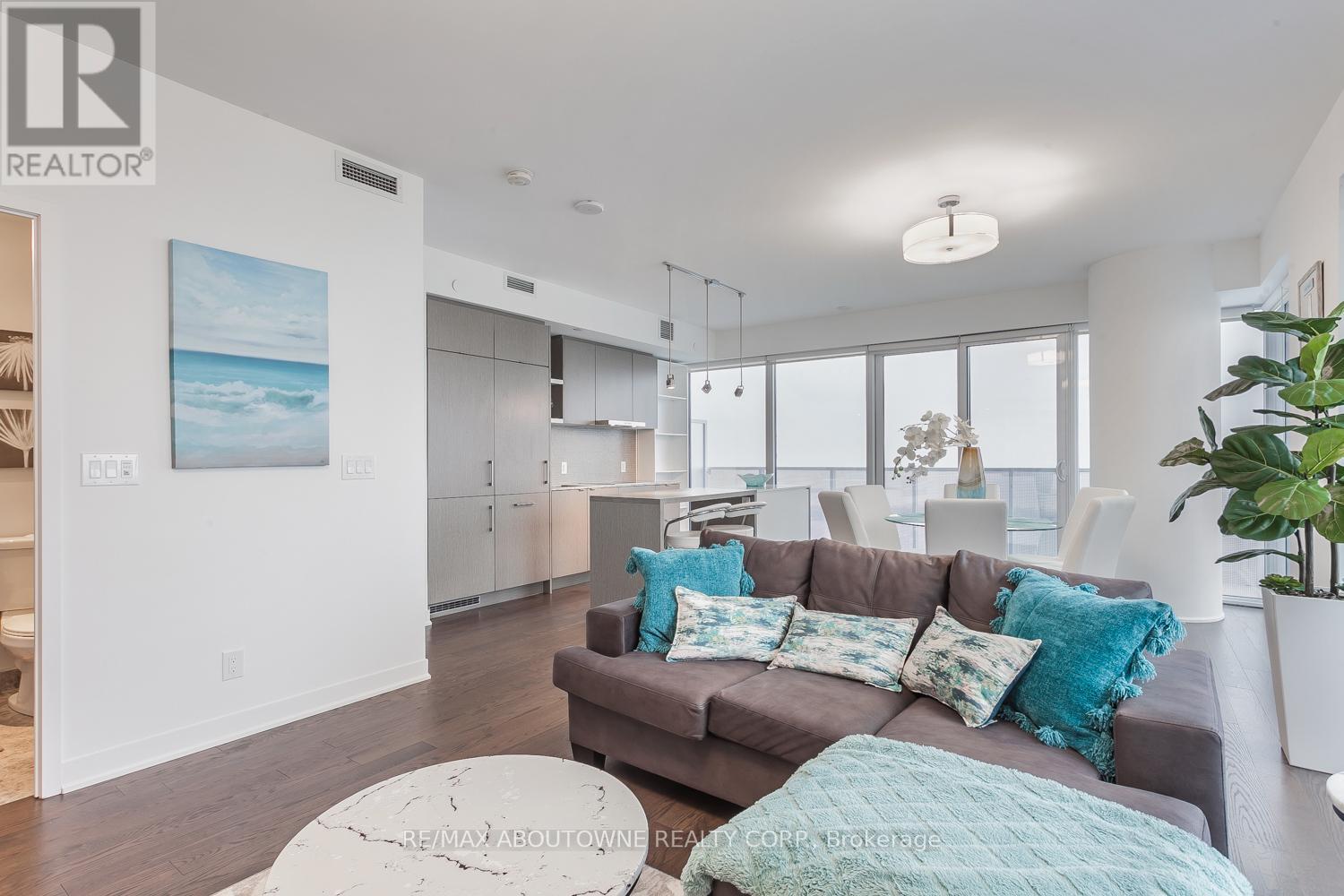 6410 - 88 Harbour Street, Toronto, Ontario  M5J 1B7 - Photo 18 - C13010422