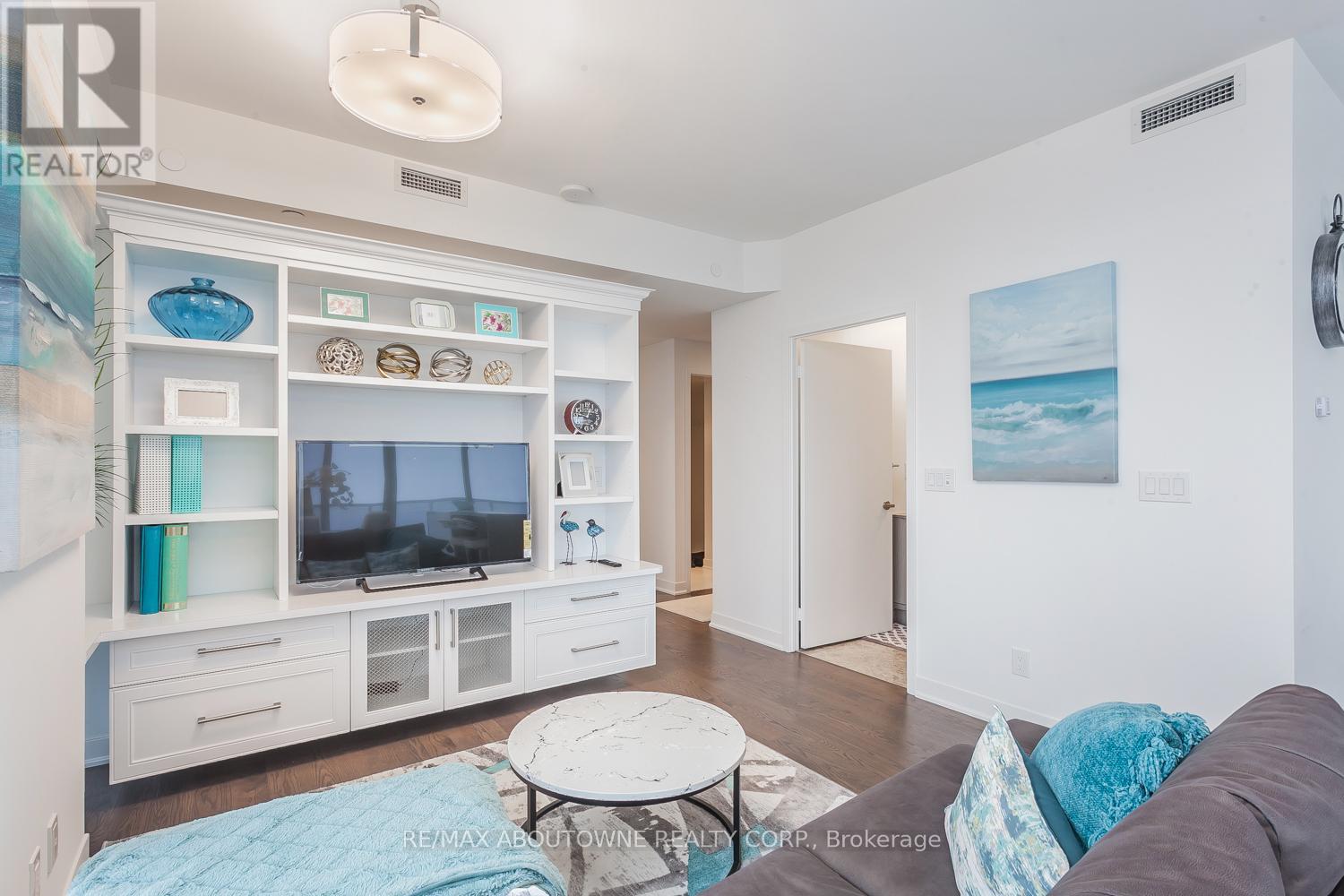 6410 - 88 Harbour Street, Toronto, Ontario  M5J 1B7 - Photo 2 - C13010422