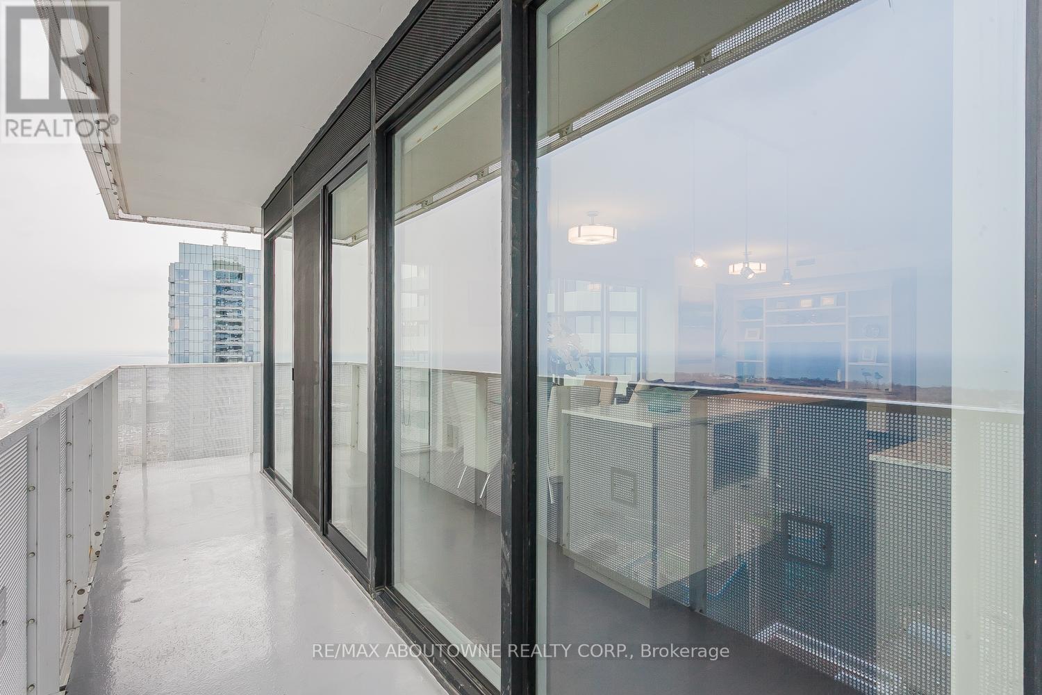 6410 - 88 Harbour Street, Toronto, Ontario  M5J 1B7 - Photo 23 - C13010422