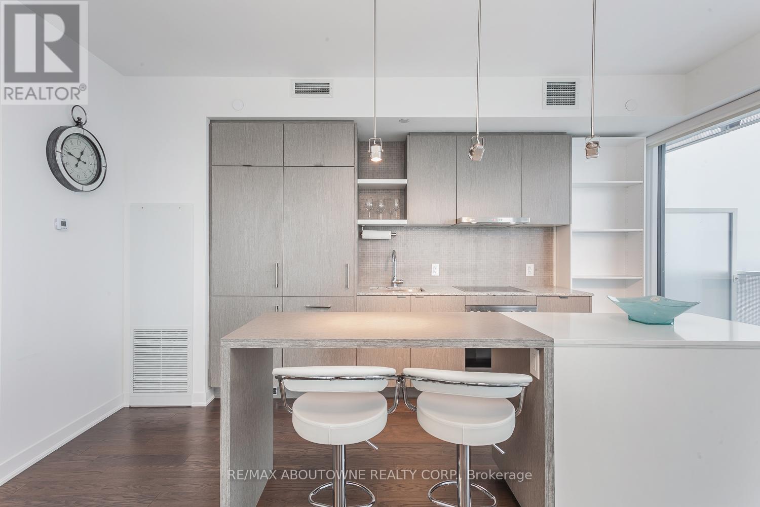 6410 - 88 Harbour Street, Toronto, Ontario  M5J 1B7 - Photo 9 - C13010422