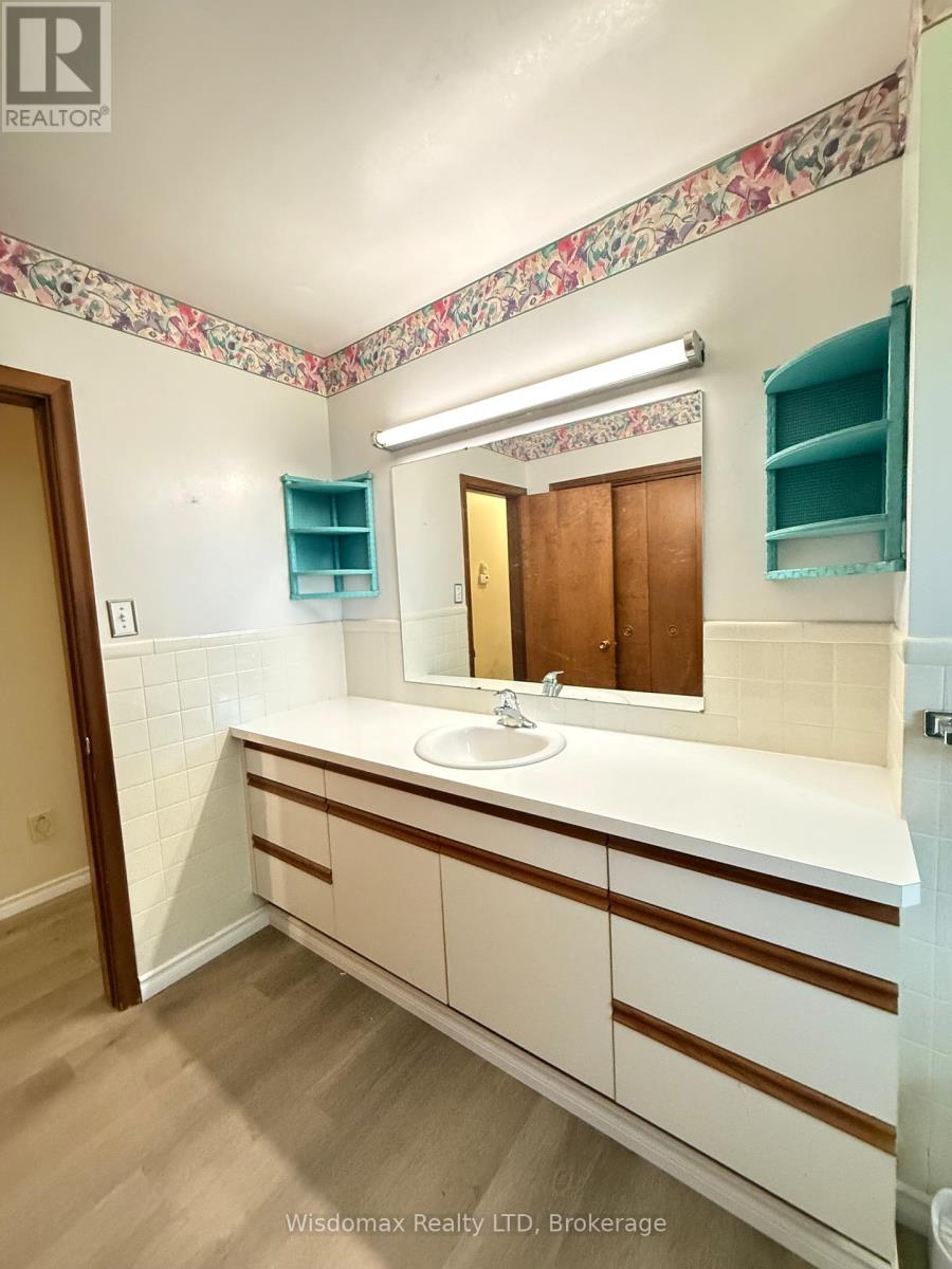 Upper - 15 Pamela Drive, Thorold, Ontario  L2V 2X7 - Photo 9 - X13010402