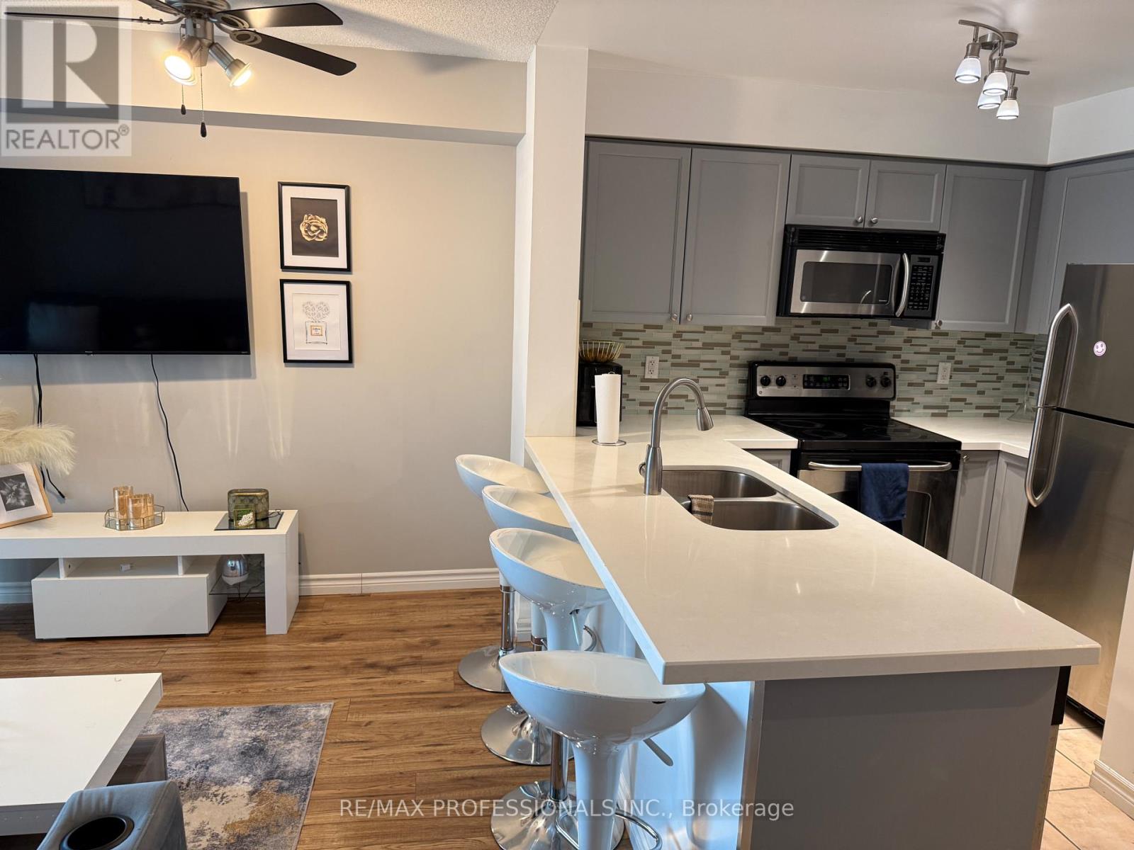 1406 - 7 Michael Power Place, Toronto, Ontario  M9A 0A4 - Photo 23 - W13010412