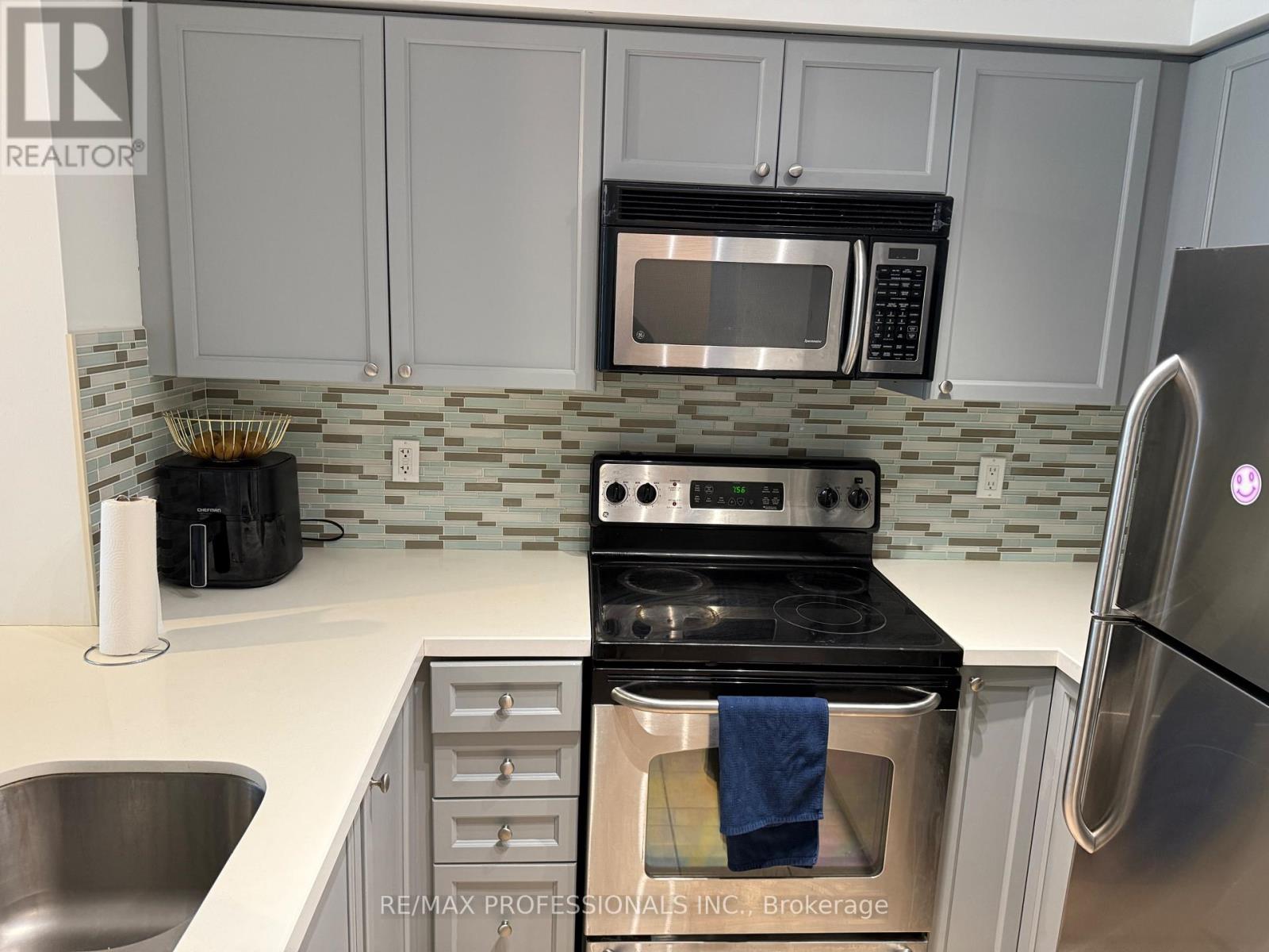 1406 - 7 Michael Power Place, Toronto, Ontario  M9A 0A4 - Photo 25 - W13010412