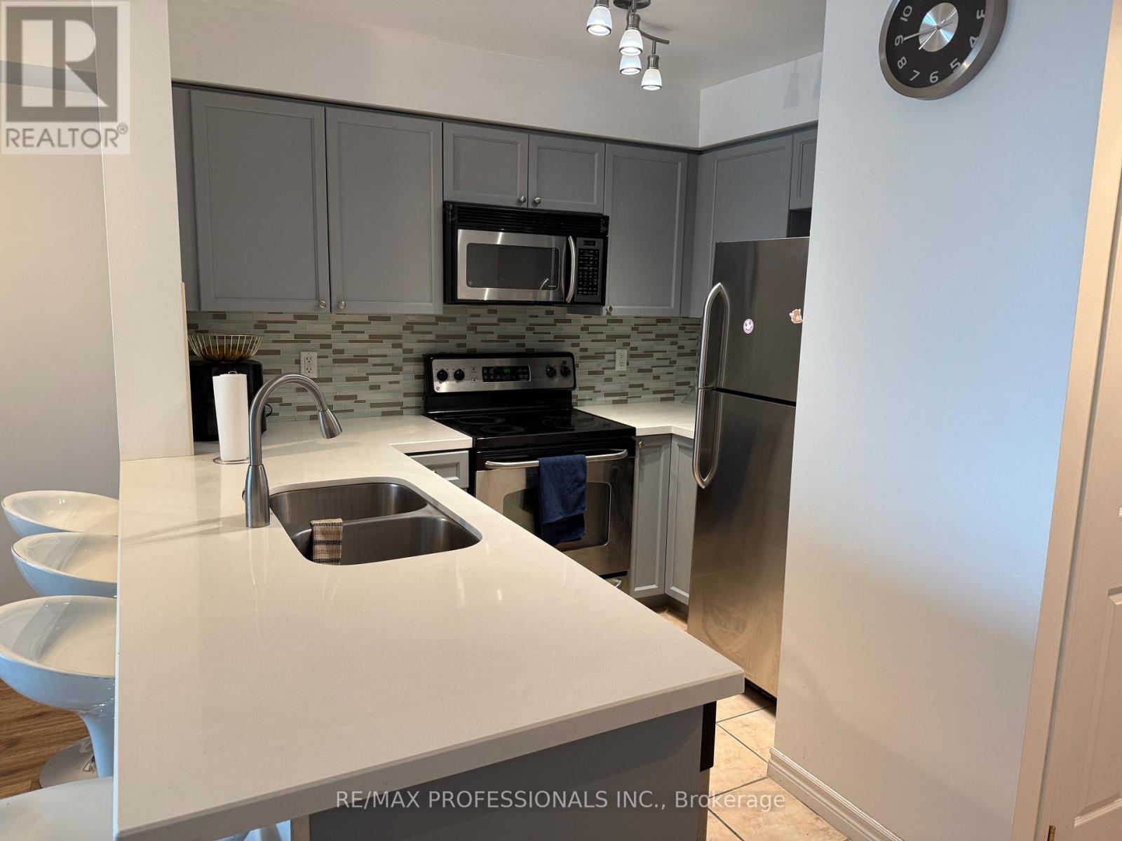 1406 - 7 Michael Power Place, Toronto, Ontario  M9A 0A4 - Photo 27 - W13010412