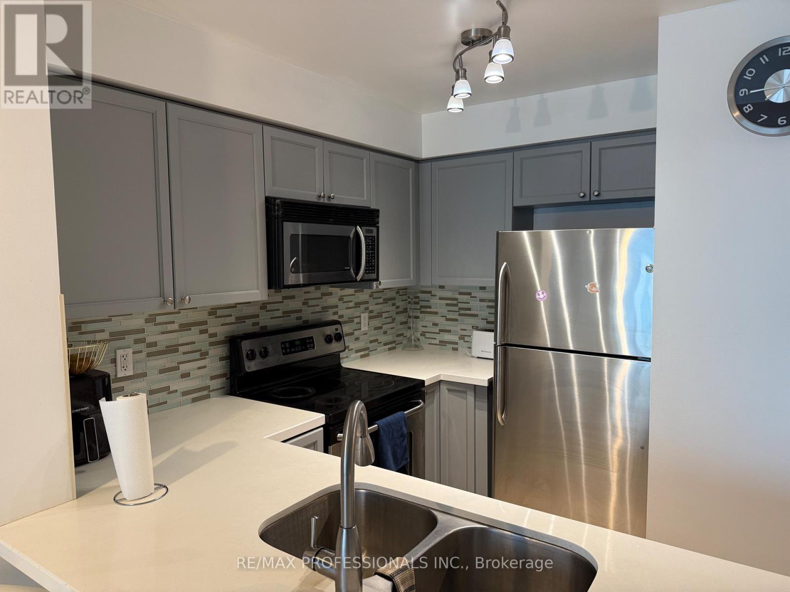 1406 - 7 Michael Power Place, Toronto, Ontario  M9A 0A4 - Photo 3 - W13010412