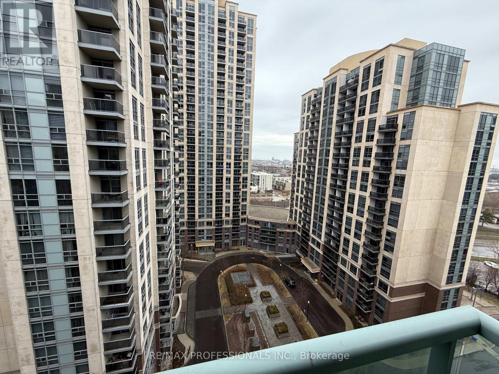 1406 - 7 Michael Power Place, Toronto, Ontario  M9A 0A4 - Photo 34 - W13010412