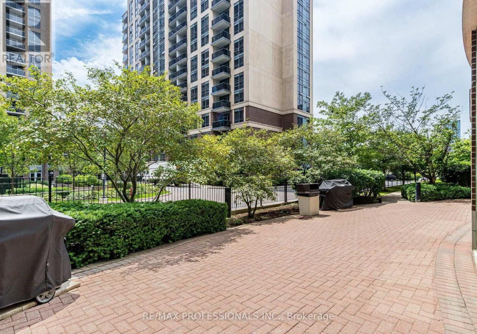 1406 - 7 Michael Power Place, Toronto, Ontario  M9A 0A4 - Photo 36 - W13010412