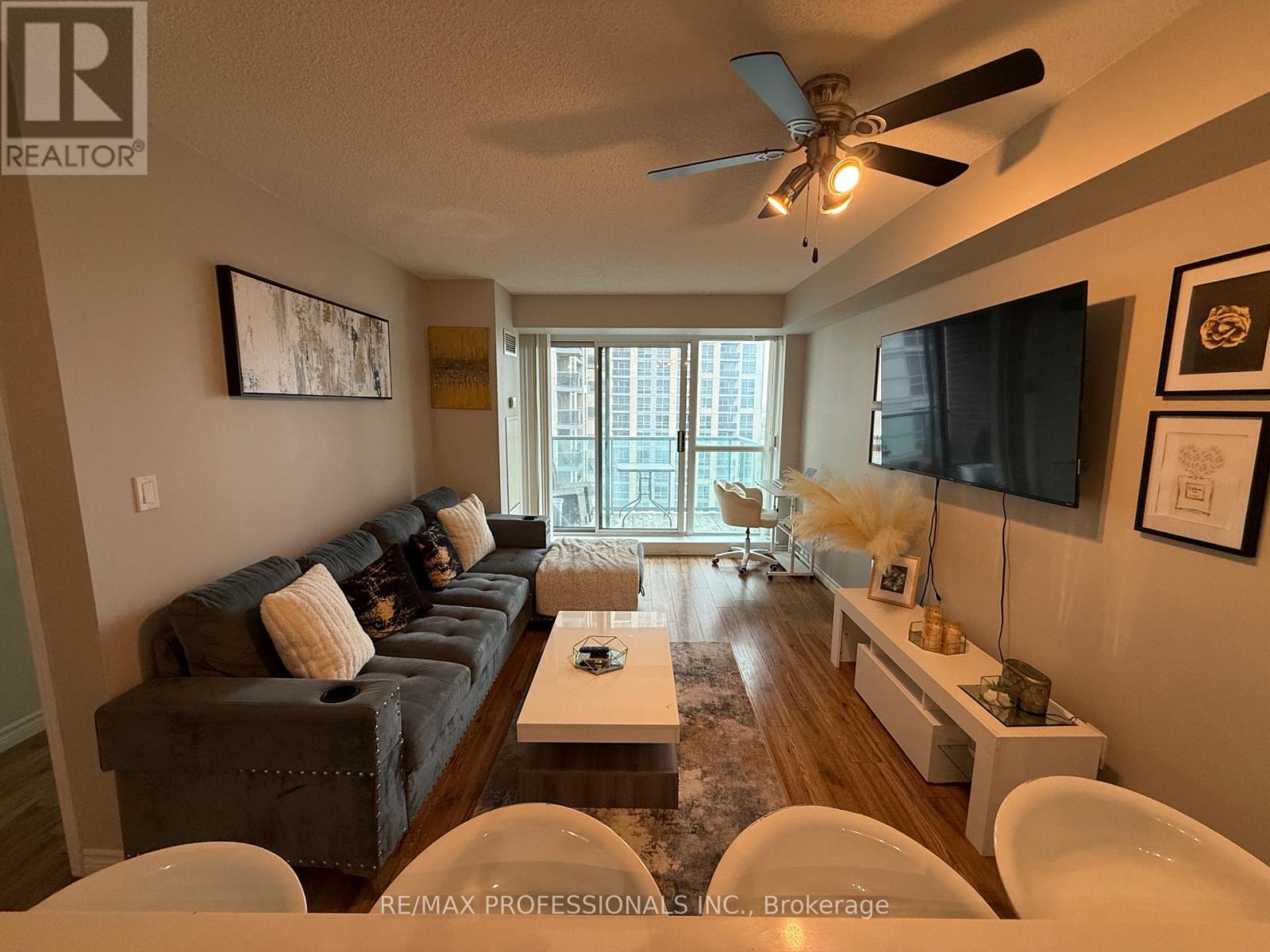 1406 - 7 Michael Power Place, Toronto, Ontario  M9A 0A4 - Photo 5 - W13010412