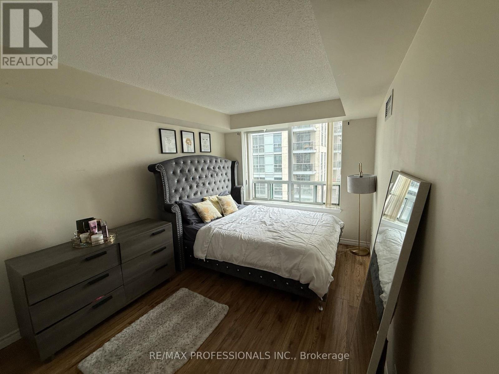 1406 - 7 Michael Power Place, Toronto, Ontario  M9A 0A4 - Photo 7 - W13010412