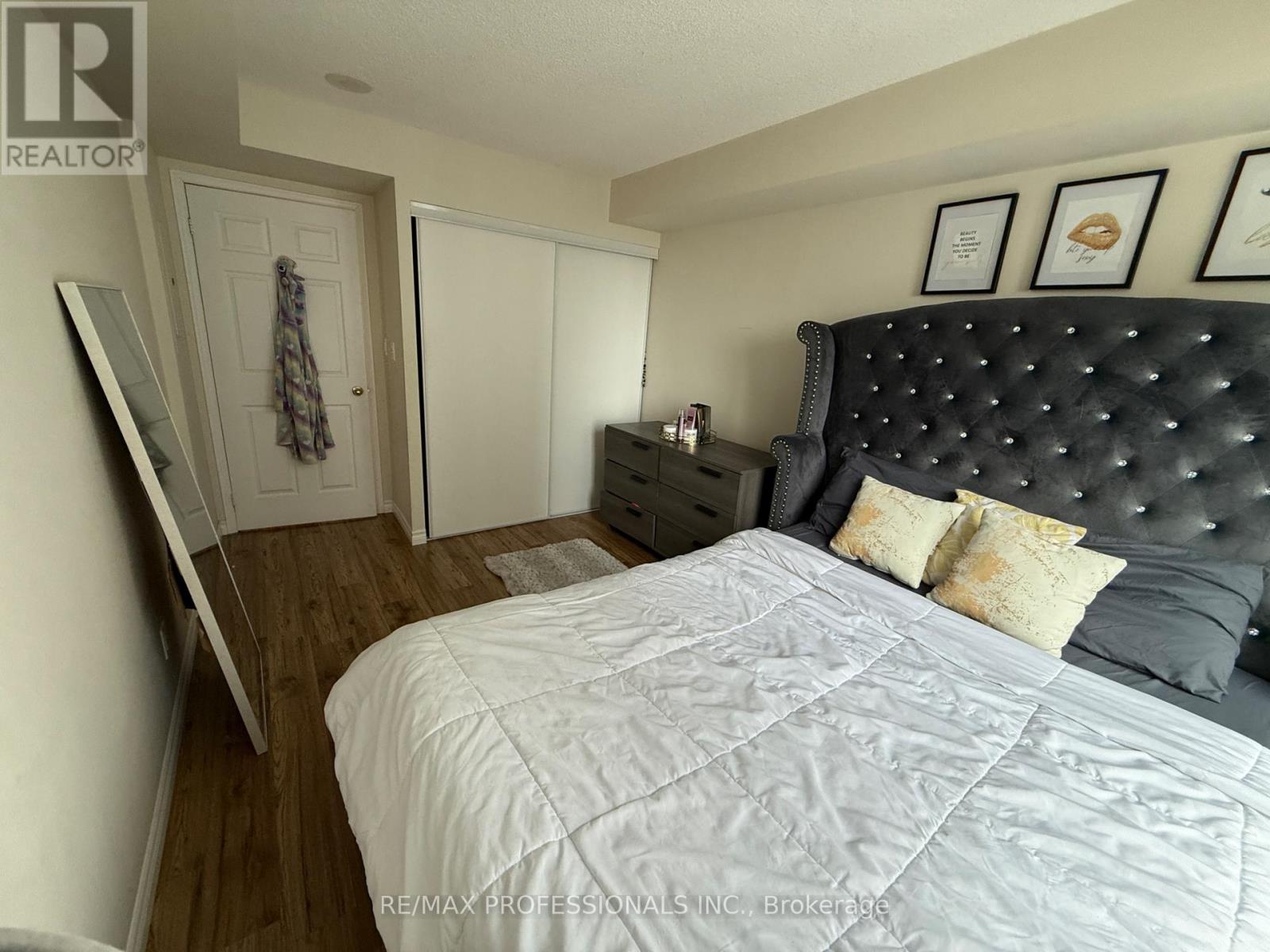 1406 - 7 Michael Power Place, Toronto, Ontario  M9A 0A4 - Photo 8 - W13010412