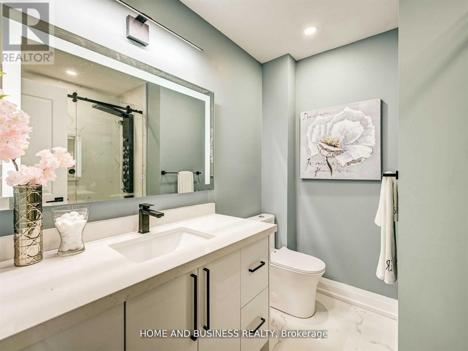 Middle - 470 Louis Drive, Mississauga, Ontario  L5B 2J6 - Photo 10 - W13010418