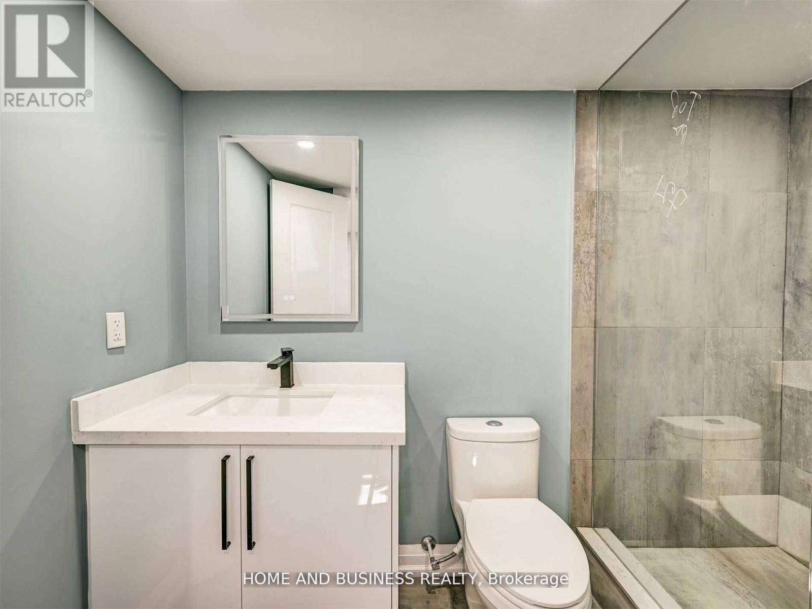 Middle - 470 Louis Drive, Mississauga, Ontario  L5B 2J6 - Photo 13 - W13010418