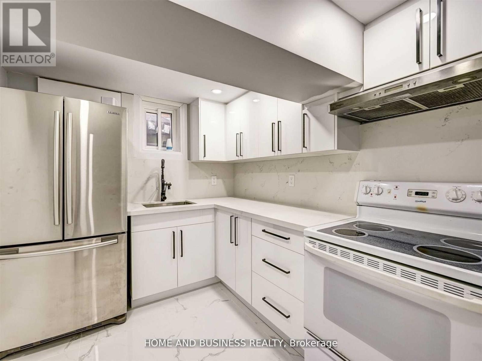 Middle - 470 Louis Drive, Mississauga, Ontario  L5B 2J6 - Photo 14 - W13010418