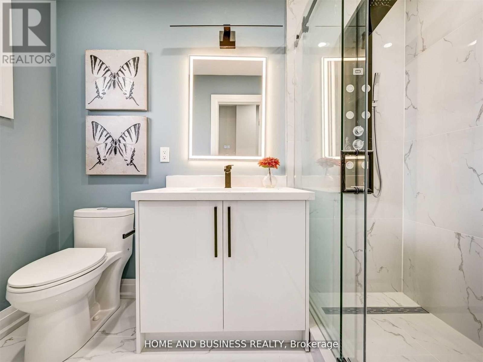 Middle - 470 Louis Drive, Mississauga, Ontario  L5B 2J6 - Photo 4 - W13010418