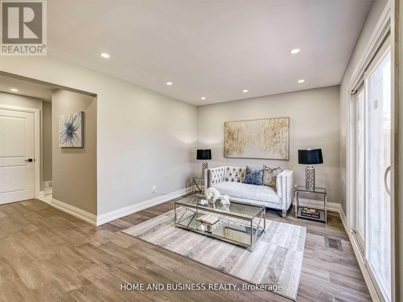 Middle - 470 Louis Drive, Mississauga, Ontario  L5B 2J6 - Photo 5 - W13010418