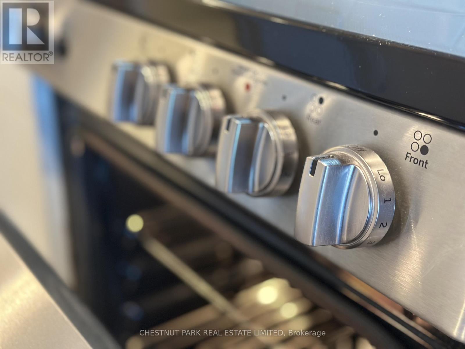 1305 - 430 Square One Drive, Mississauga, Ontario  L5B 0L6 - Photo 10 - W13010424