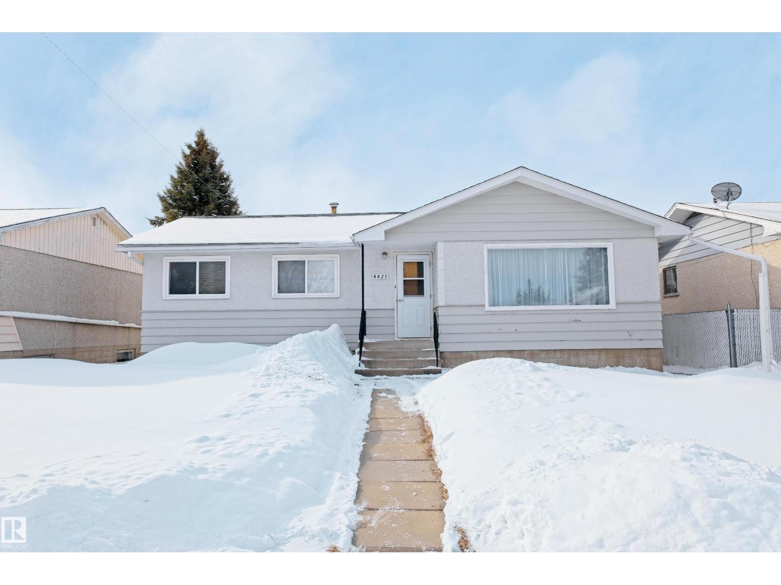 4421 57 AV, barrhead, Alberta
