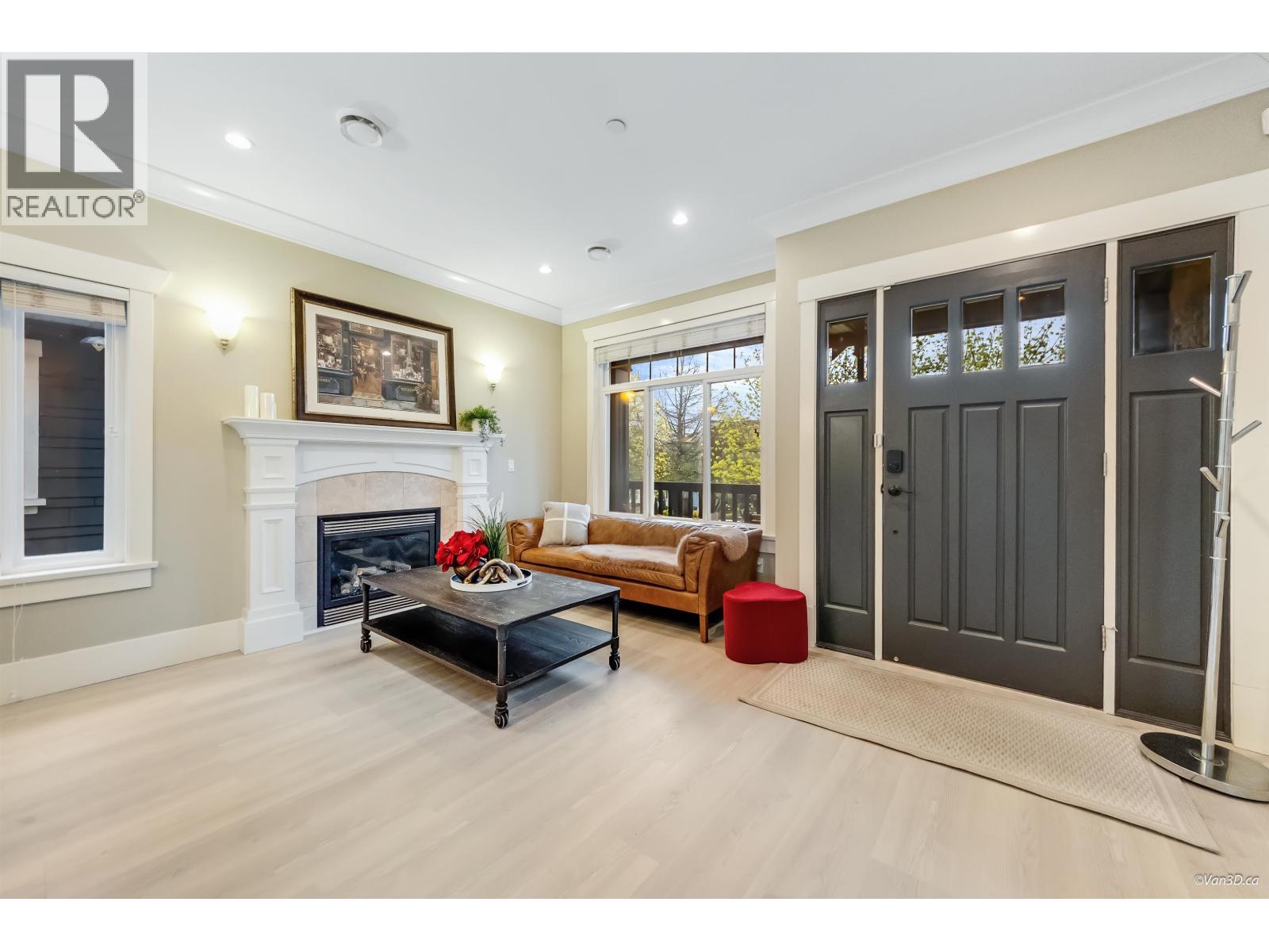 2457 E 3rd Avenue, Vancouver, British Columbia  V5M 1G8 - Photo 2 - R3112149