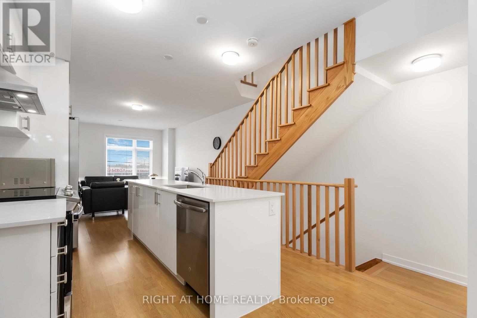 1557 Midland Avenue, Toronto (Bendale), Ontario  M1P 0G3 - Photo 13 - E13010450