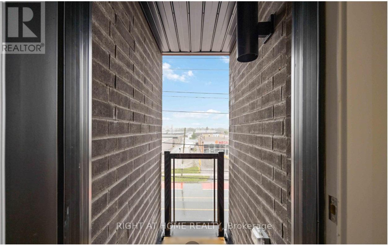 1557 Midland Avenue, Toronto (Bendale), Ontario  M1P 0G3 - Photo 25 - E13010450