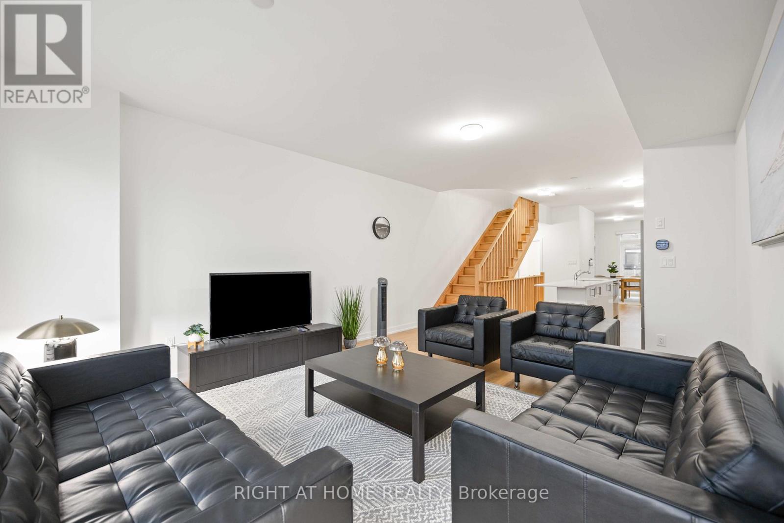 1557 Midland Avenue, Toronto (Bendale), Ontario  M1P 0G3 - Photo 4 - E13010450