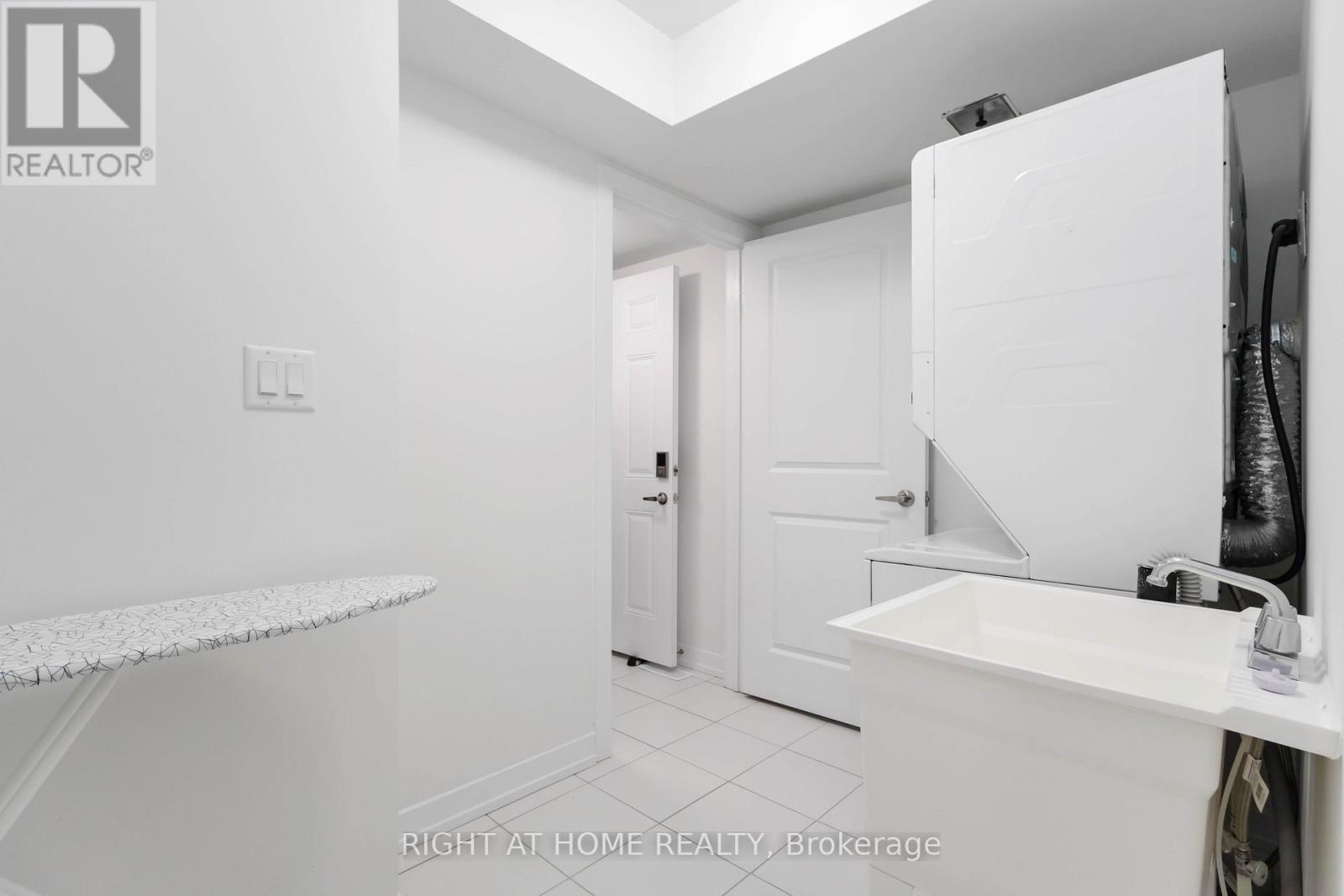 1557 Midland Avenue, Toronto (Bendale), Ontario  M1P 0G3 - Photo 41 - E13010450