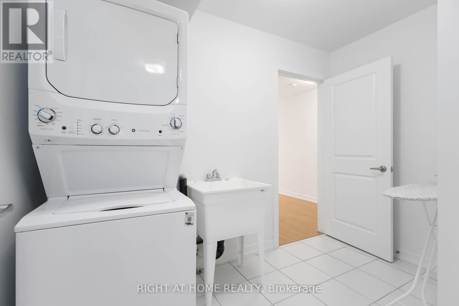 1557 Midland Avenue, Toronto (Bendale), Ontario  M1P 0G3 - Photo 42 - E13010450