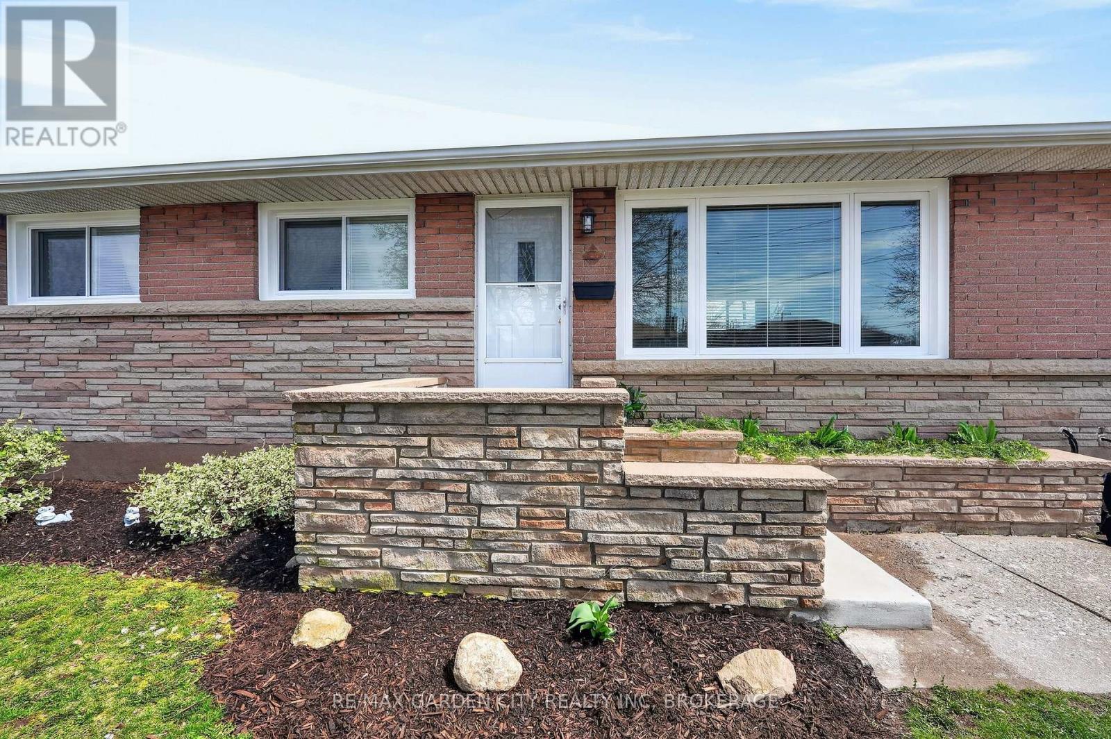 77 Balmoral Avenue, Welland, Ontario  L3B 1S5 - Photo 3 - X13010432