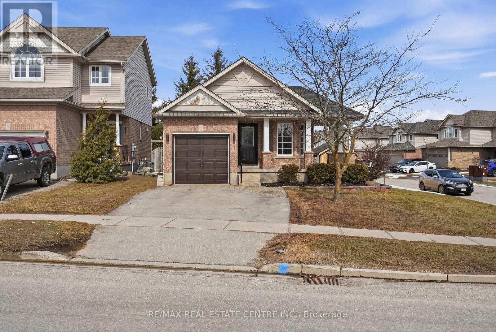 321 MONTGOMERY BOULEVARD, Orangeville, Ontario