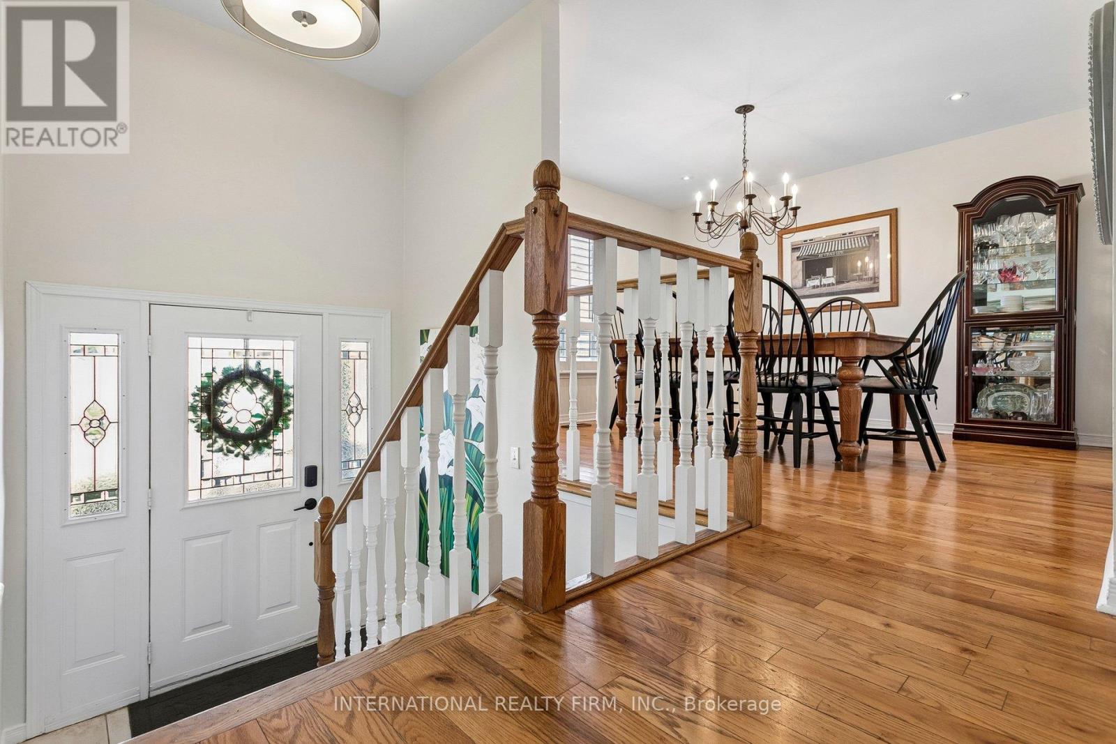 1326 Roxborough Crescent, Burlington, Ontario  L7M 1W9 - Photo 4 - W13010454