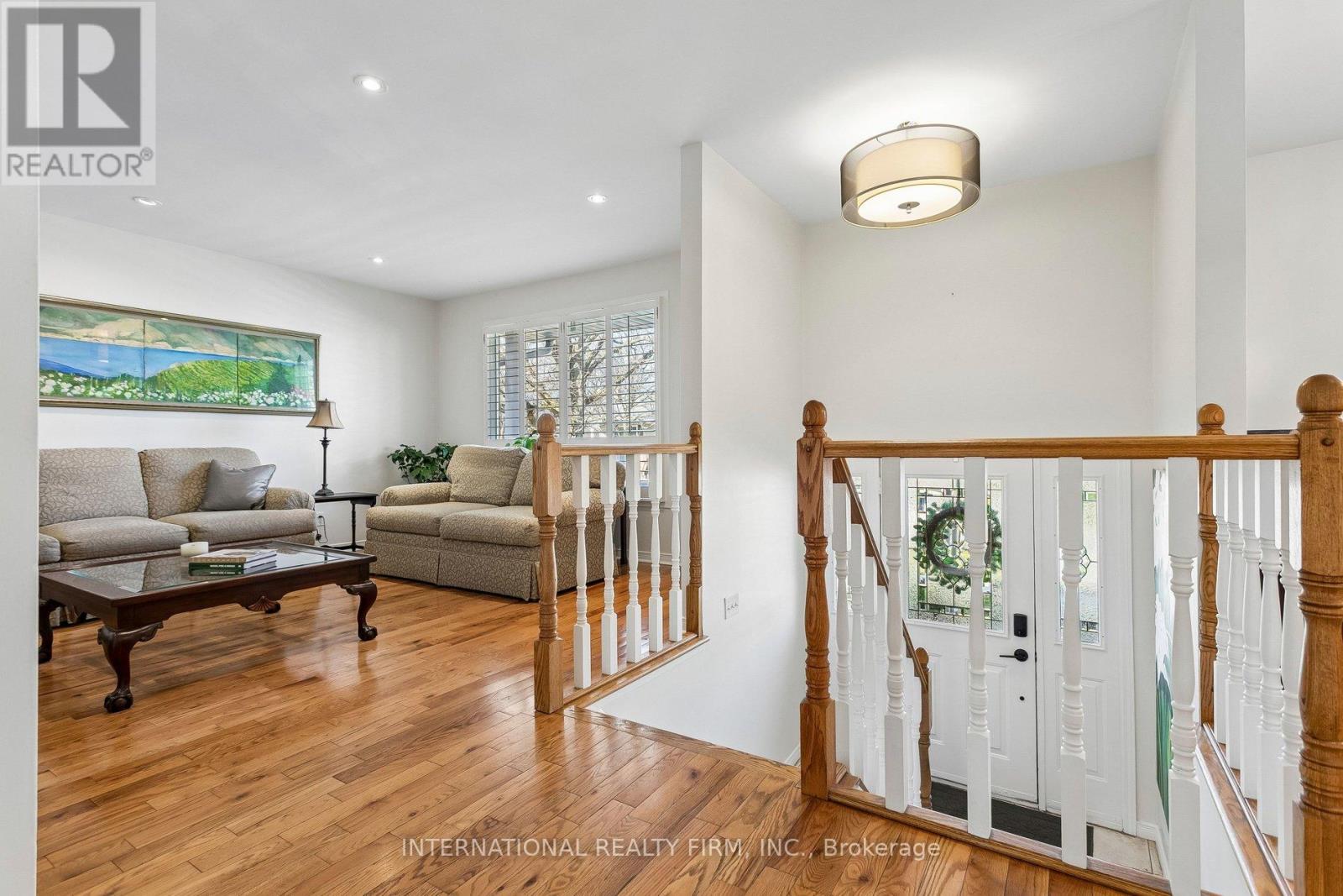 1326 Roxborough Crescent, Burlington, Ontario  L7M 1W9 - Photo 5 - W13010454