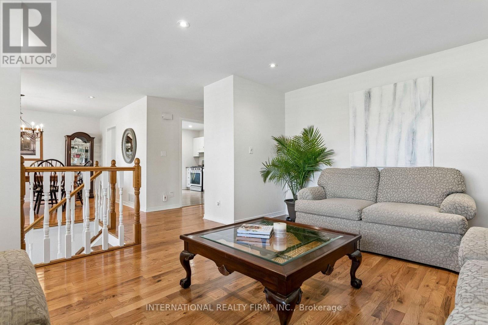 1326 Roxborough Crescent, Burlington, Ontario  L7M 1W9 - Photo 7 - W13010454