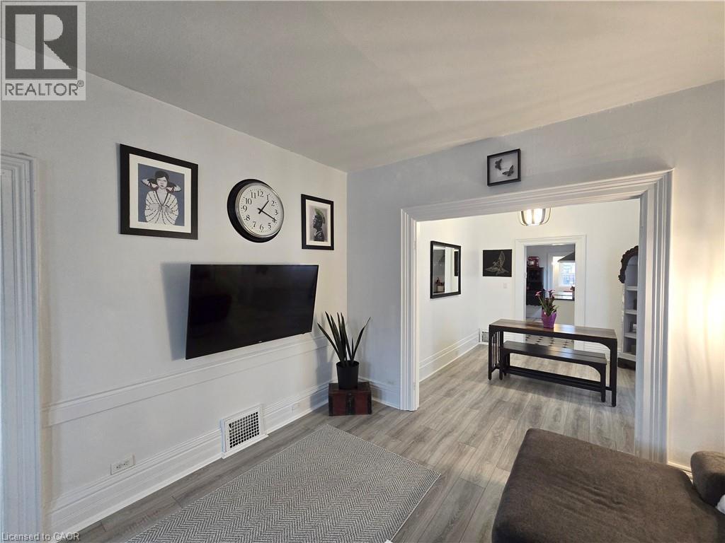 12 Pearl Street, Brantford, Ontario  N3T 3N4 - Photo 6 - 40821294