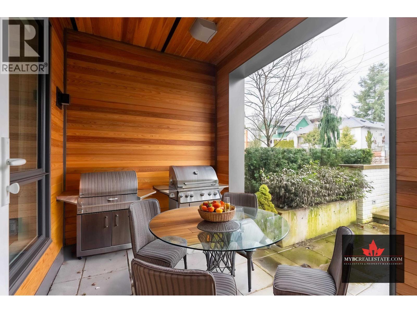 102 747 E 3RD STREET, North Vancouver, British Columbia