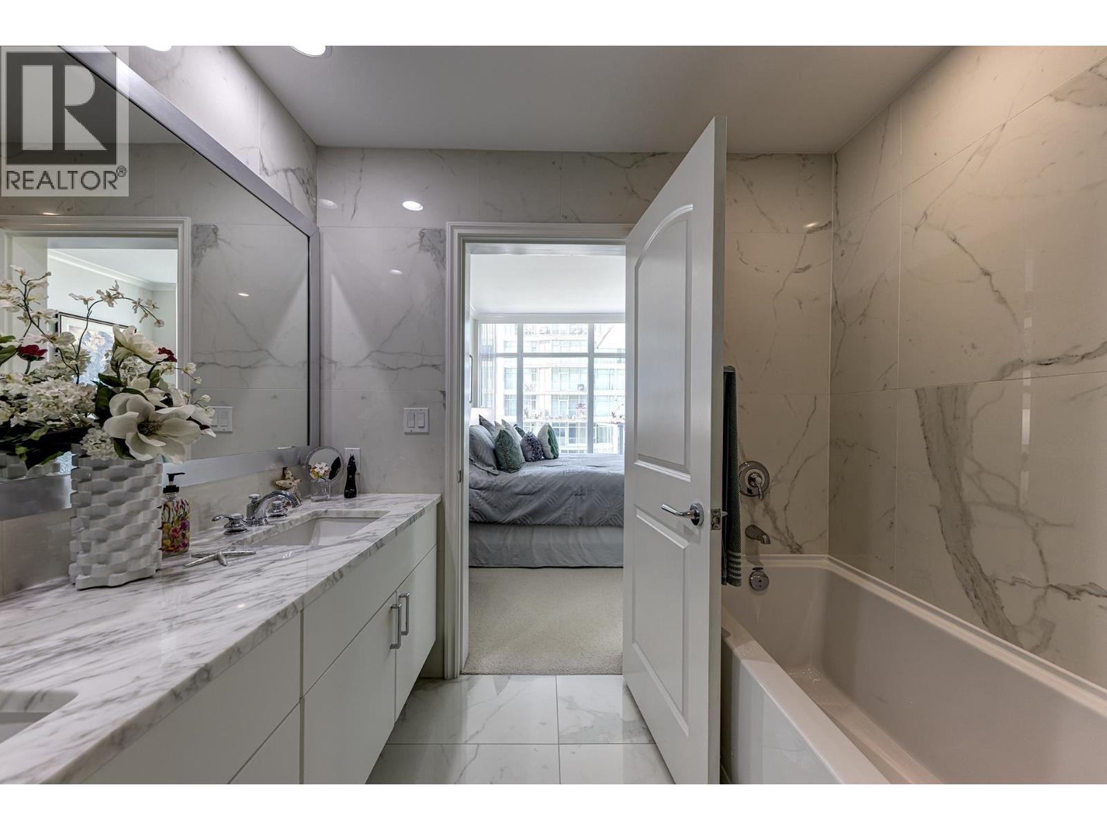 303 185 Victory Ship Way, North Vancouver, British Columbia  V7L 0G2 - Photo 14 - R3112461