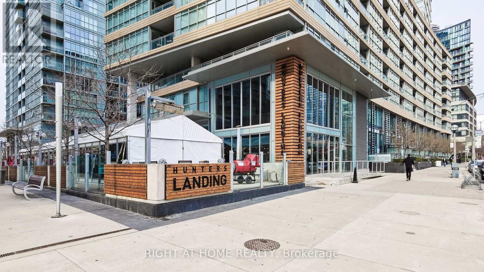 703 - 10 Capreol Court, Toronto, Ontario  M5V 4B3 - Photo 2 - C13010542