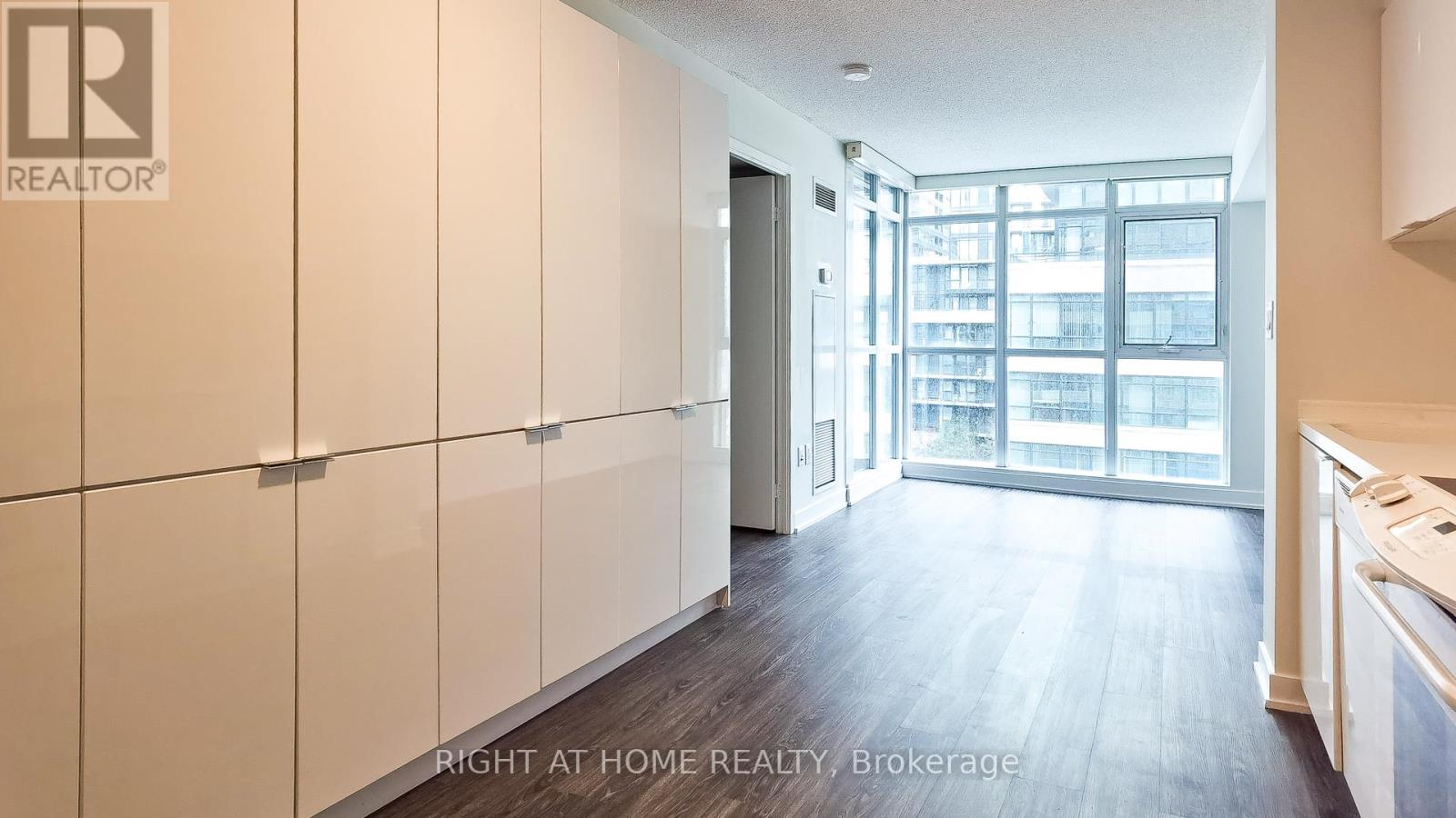 703 - 10 Capreol Court, Toronto, Ontario  M5V 4B3 - Photo 5 - C13010542