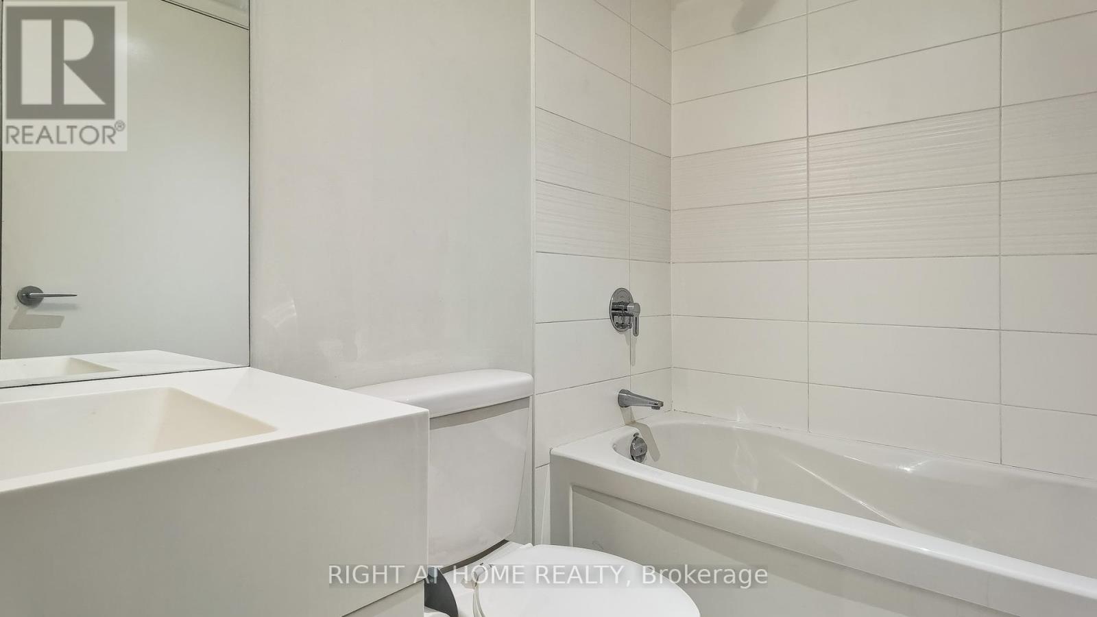 703 - 10 Capreol Court, Toronto, Ontario  M5V 4B3 - Photo 9 - C13010542