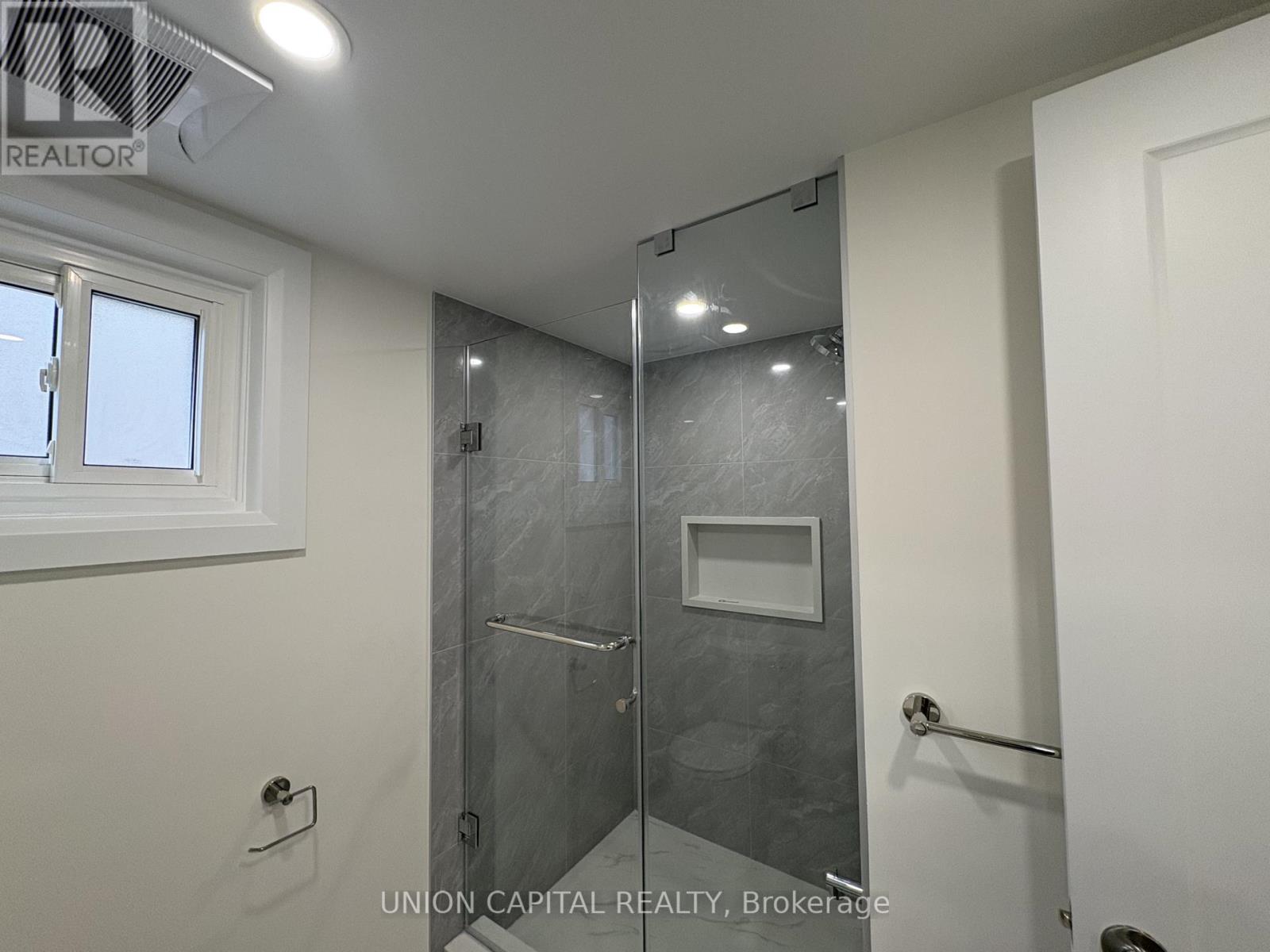 Lower - 5 Whistling Hills Drive, Toronto, Ontario  M1V 2B6 - Photo 5 - E13010502