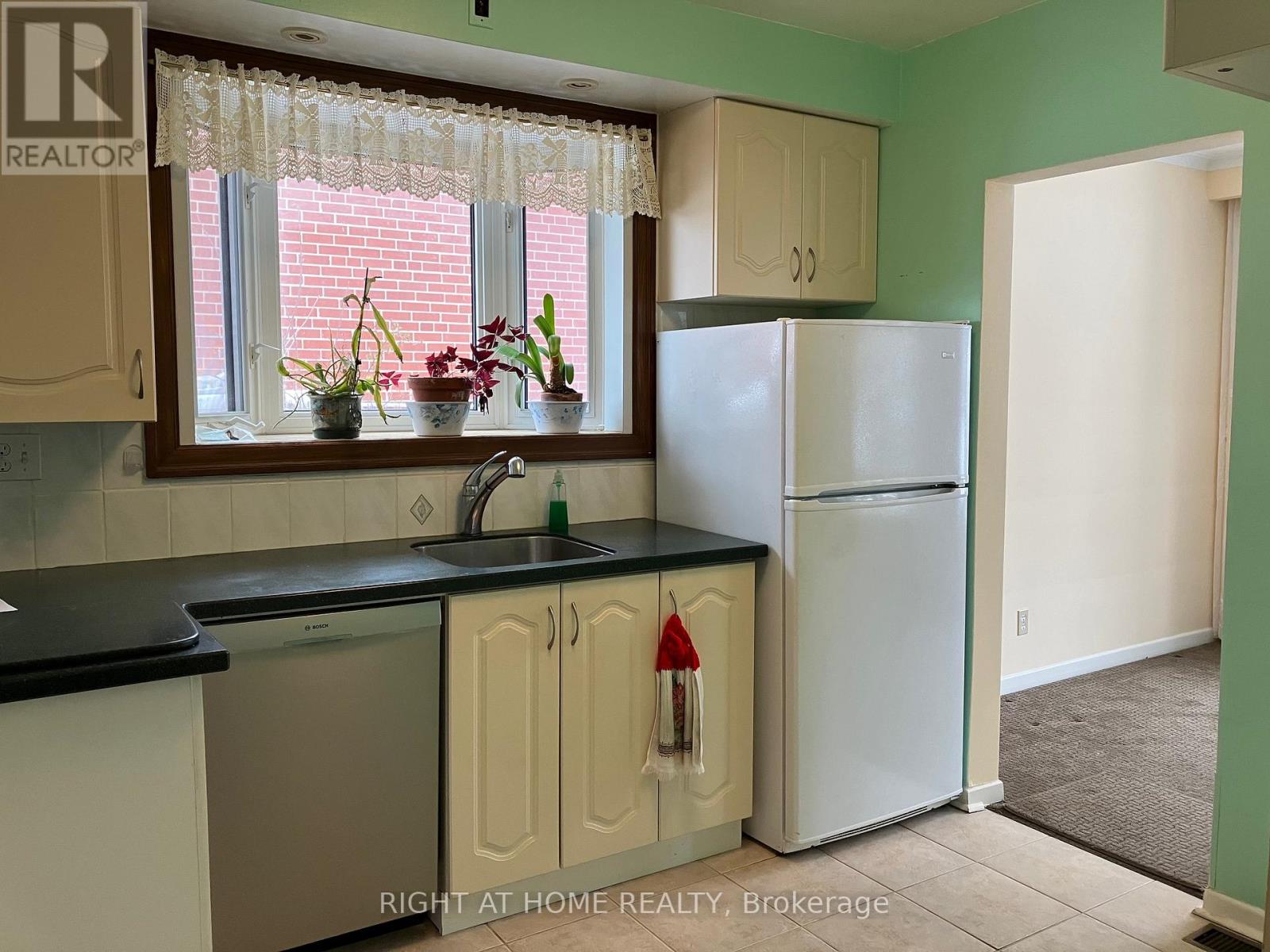 29 Rowatson Road, Toronto, Ontario  M1E 1K2 - Photo 4 - E13010550