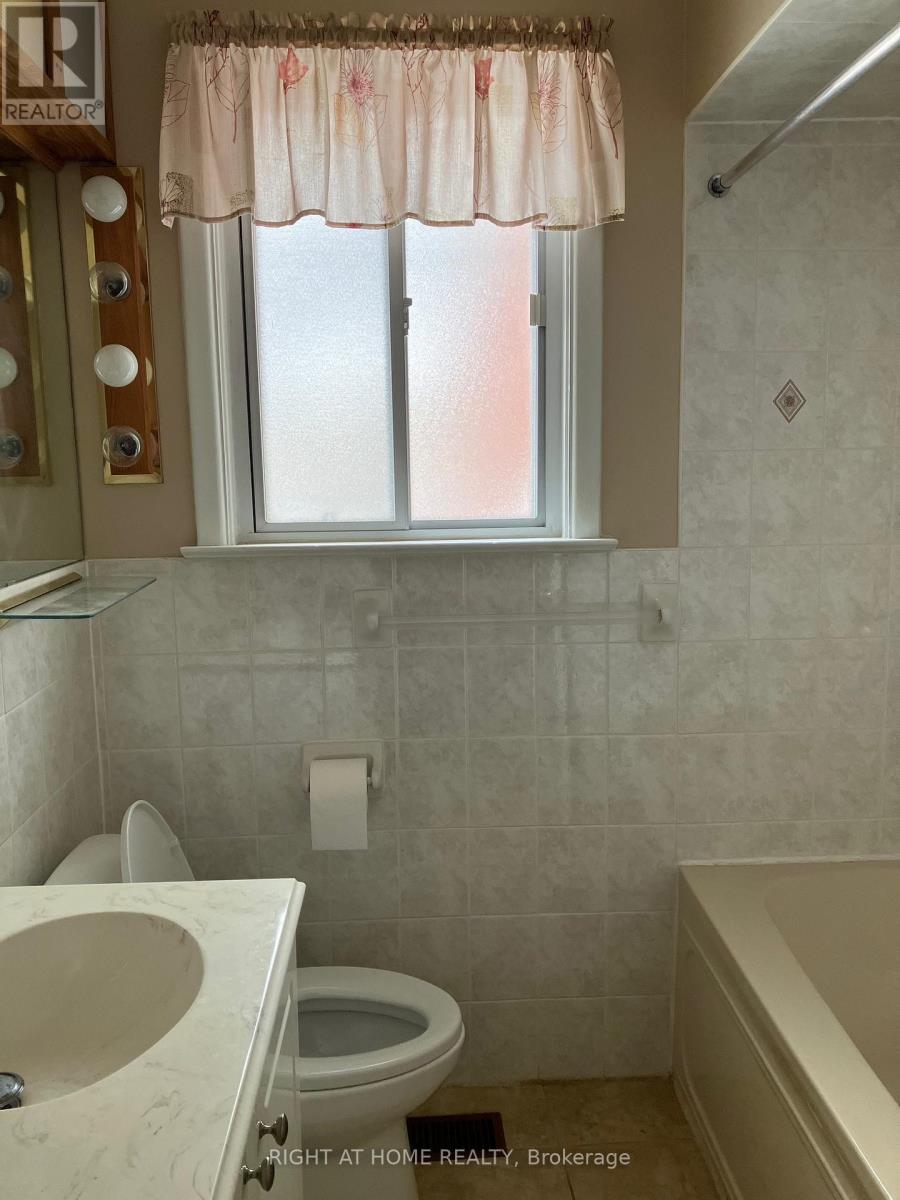 29 Rowatson Road, Toronto, Ontario  M1E 1K2 - Photo 6 - E13010550