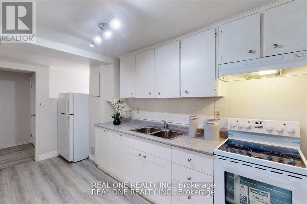 105 ( Basement ) Aurora Heights Drive, Aurora, Ontario  L4G 2X1 - Photo 2 - N13010514