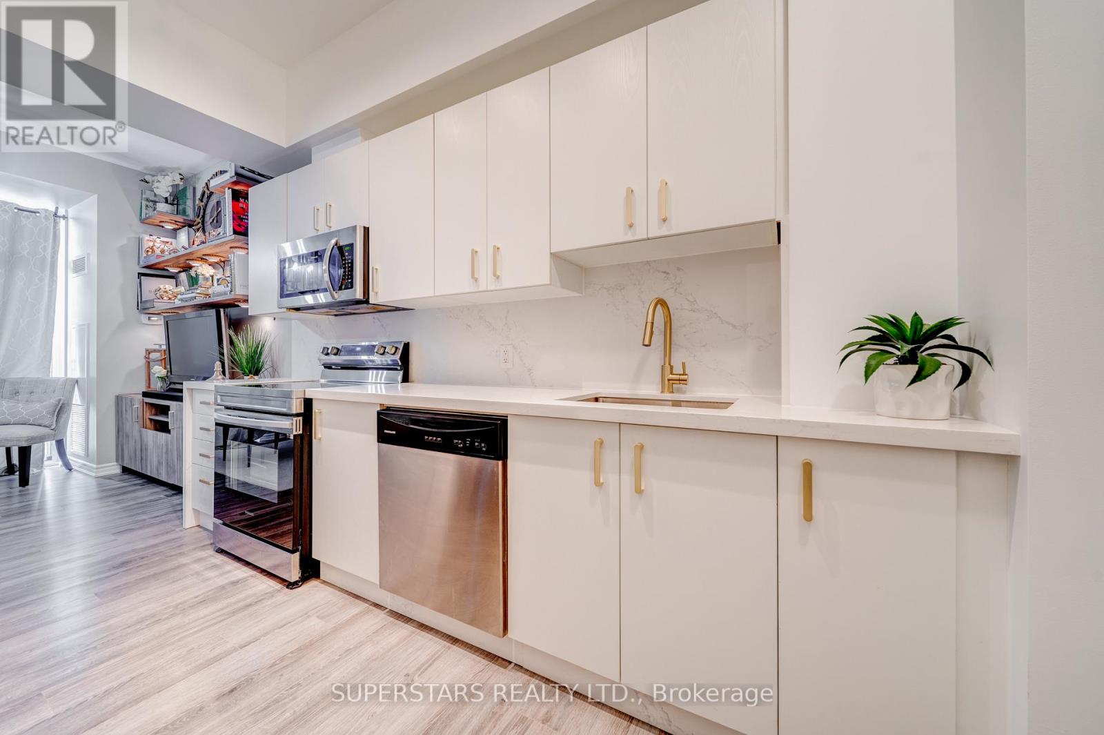 525 - 11611 Yonge Street, Richmond Hill, Ontario  L4E 1G2 - Photo 1 - N13010516