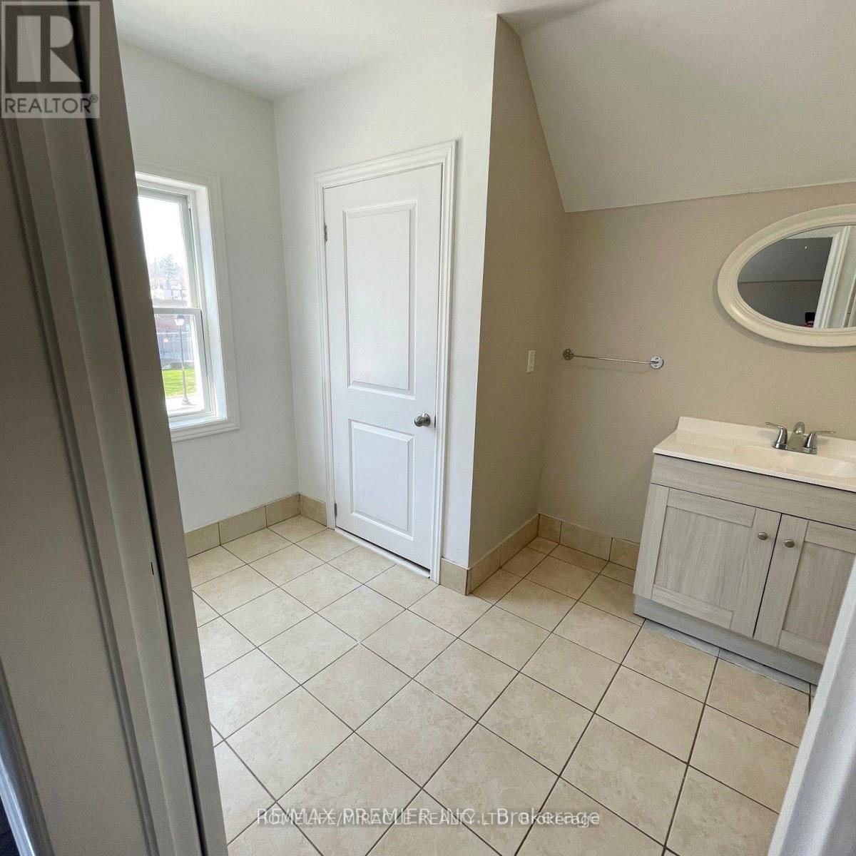 143 Colborne Street W, Orillia, Ontario  L3V 5B8 - Photo 12 - S13010518