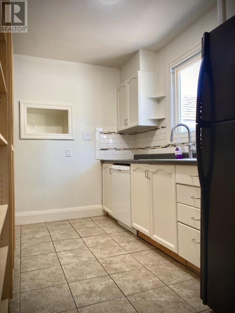 39 Donald Street, Barrie, Ontario  L4N 1E4 - Photo 12 - S13010520