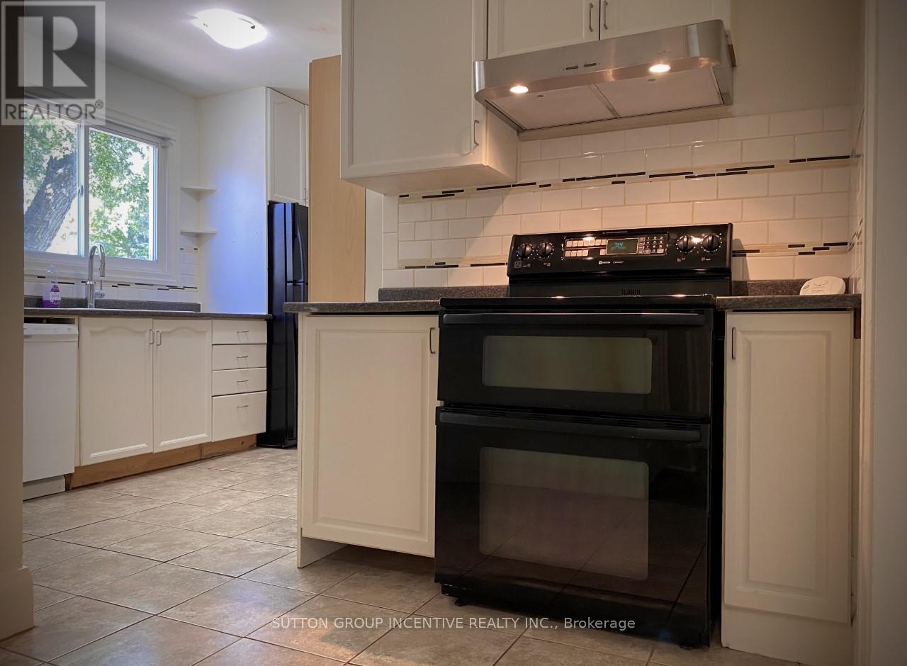 39 Donald Street, Barrie, Ontario  L4N 1E4 - Photo 13 - S13010520