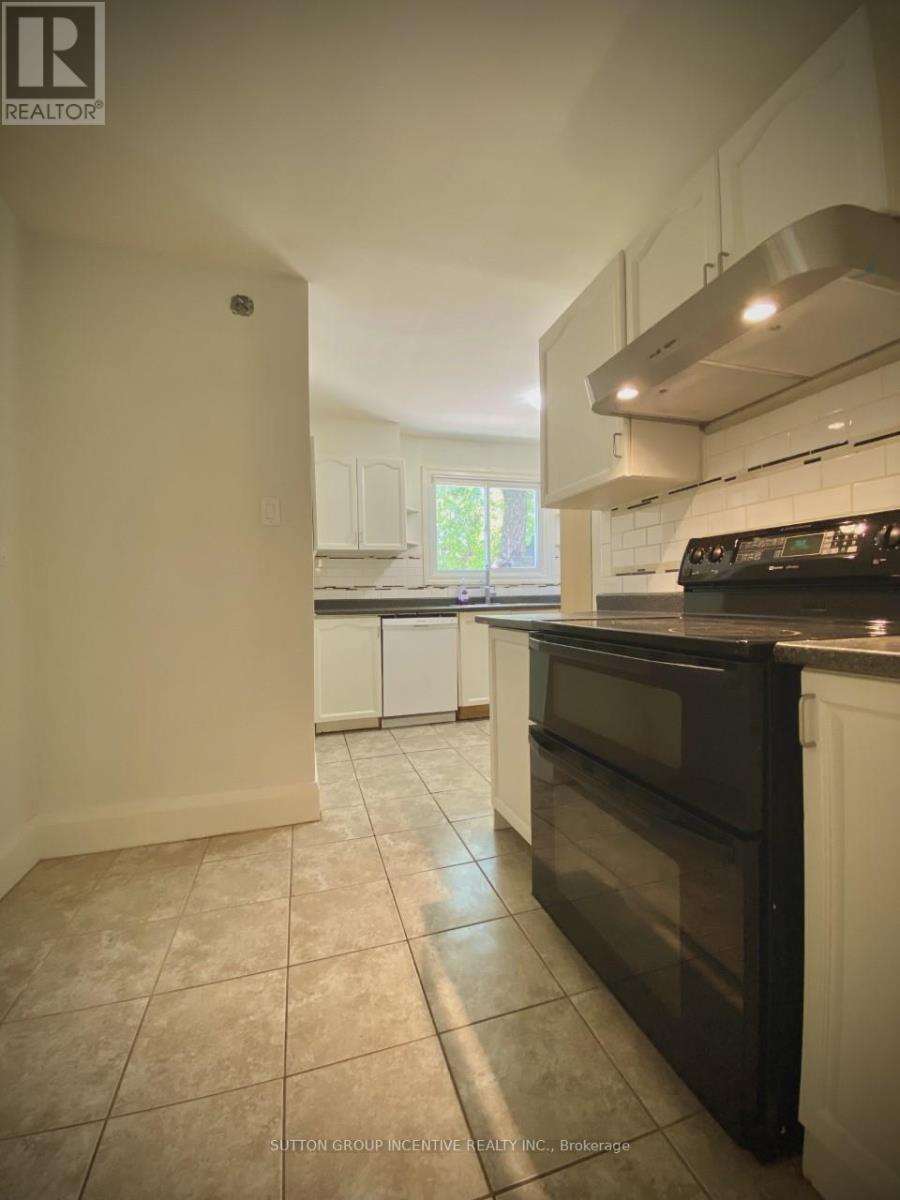 39 Donald Street, Barrie, Ontario  L4N 1E4 - Photo 9 - S13010520